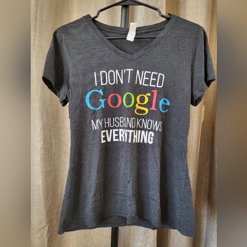 Sz M Funny V-neck Graphic Tee